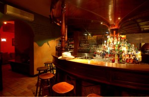 disco pub con tre sale al centro di Bologna